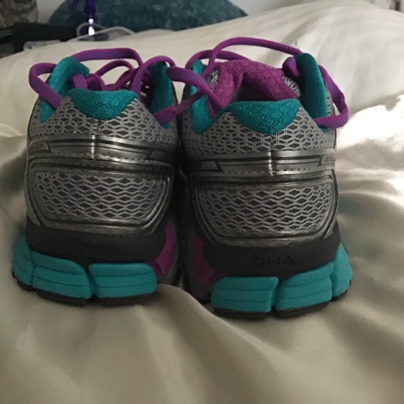 Brooks GTS 17 - Picture 3 of 8